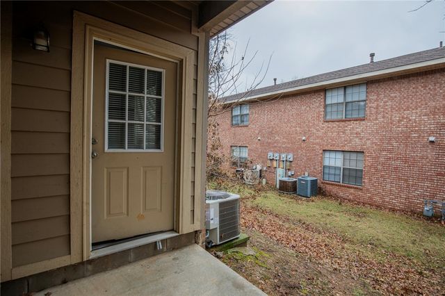 786 Breeze Cove, Fayetteville, AR 72703