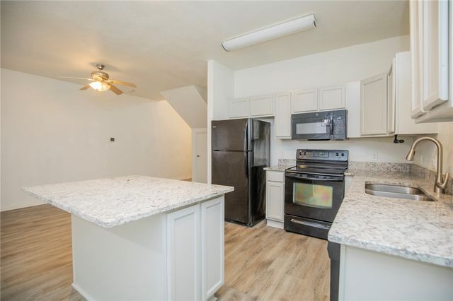 786 Breeze Cove, Fayetteville, AR 72703