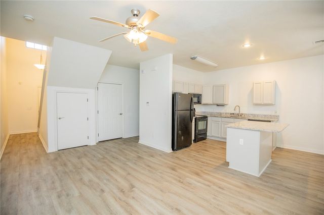 786 Breeze Cove, Fayetteville, AR 72703