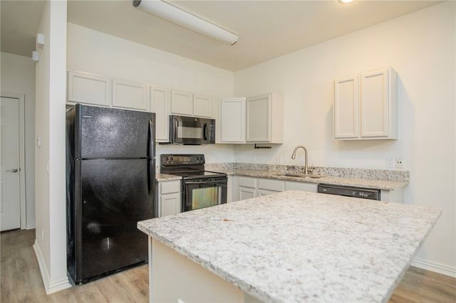 786 Breeze Cove, Fayetteville, AR 72703