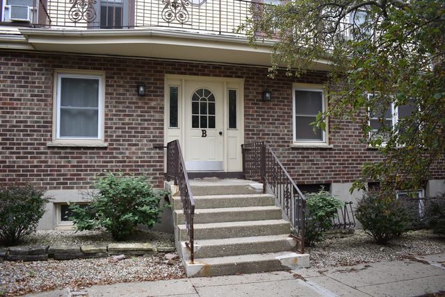 844 Village Quarter Road B5, West Dundee, IL 60118