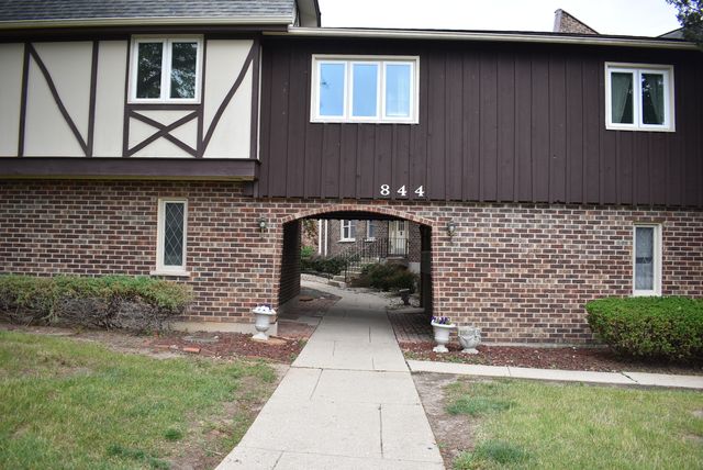844 Village Quarter Road B5, West Dundee, IL 60118