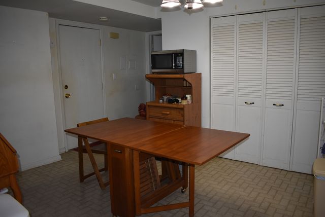 844 Village Quarter Road B5, West Dundee, IL 60118