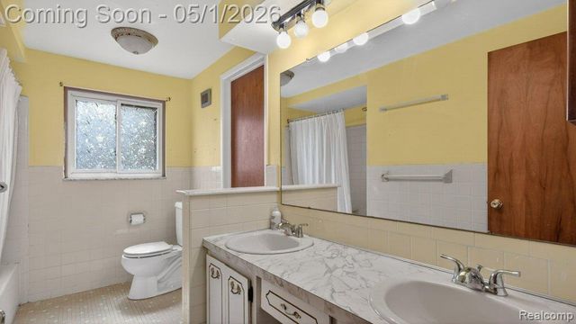 3950 Nowak Drive, Sterling Heights, MI 48310