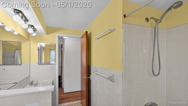3950 Nowak Drive, Sterling Heights, MI 48310