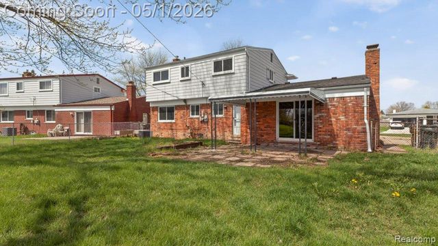 3950 Nowak Drive, Sterling Heights, MI 48310