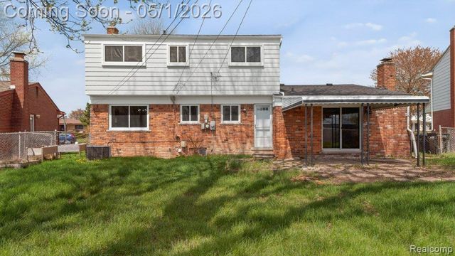 3950 Nowak Drive, Sterling Heights, MI 48310