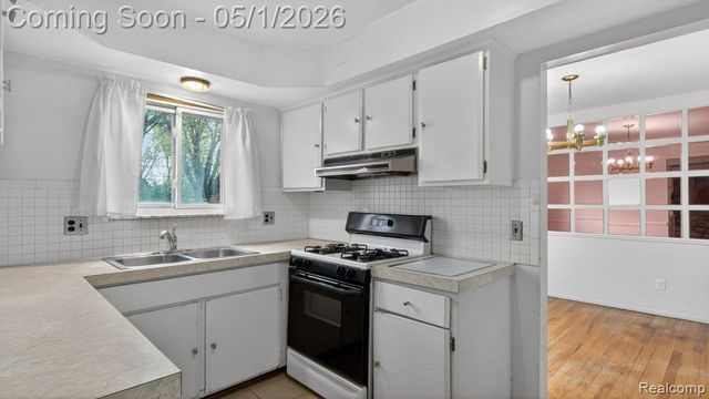 3950 Nowak Drive, Sterling Heights, MI 48310