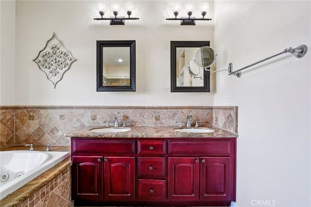 30571 Longhorn Drive, Canyon Lake, CA 92587