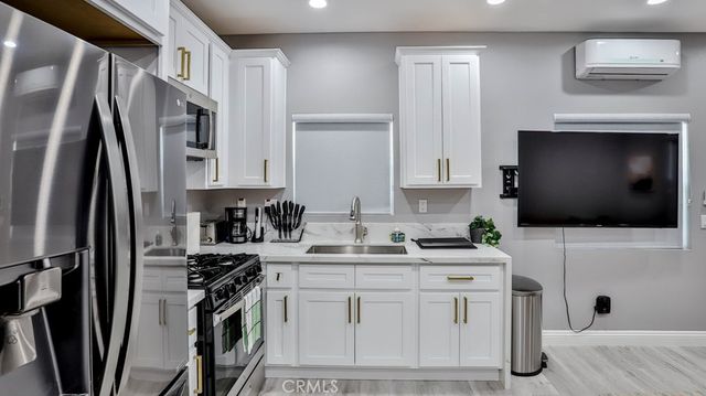 408 S Flower Street, Santa Ana, CA 92703