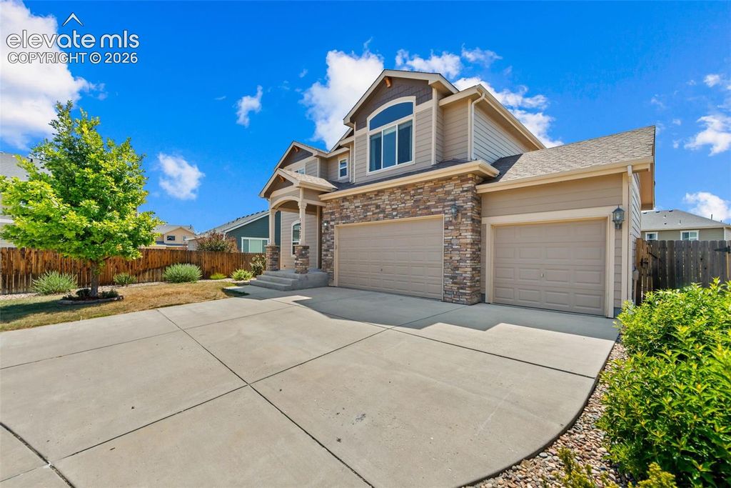 10377 Valor Court, Colorado Springs, CO 80925 — photo 5