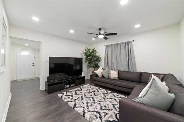 1302 56th Street, Galveston, TX 77551