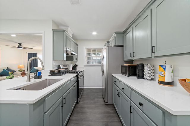 1302 56th Street, Galveston, TX 77551