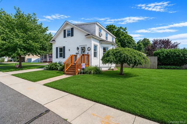 74 Fairview Avenue, Islip Terrace, NY 11752