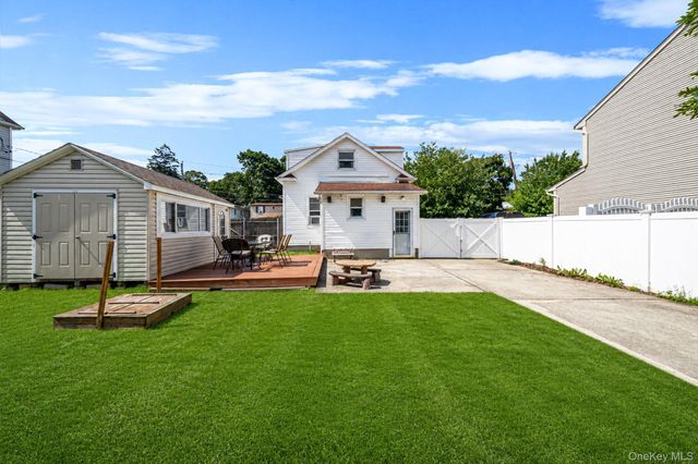74 Fairview Avenue, Islip Terrace, NY 11752
