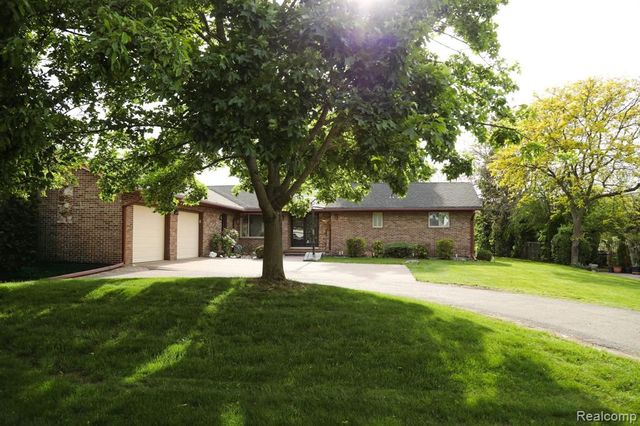 37735 Santa Anna Street, Clinton Township, MI 48036