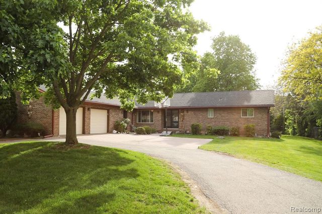 37735 Santa Anna Street, Clinton Township, MI 48036