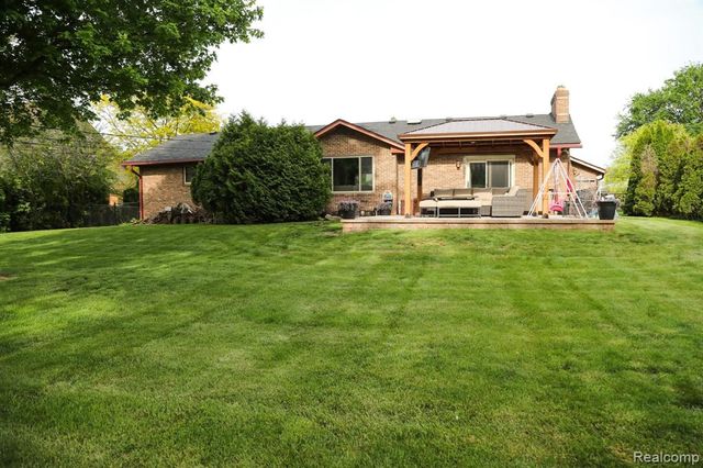 37735 Santa Anna Street, Clinton Township, MI 48036