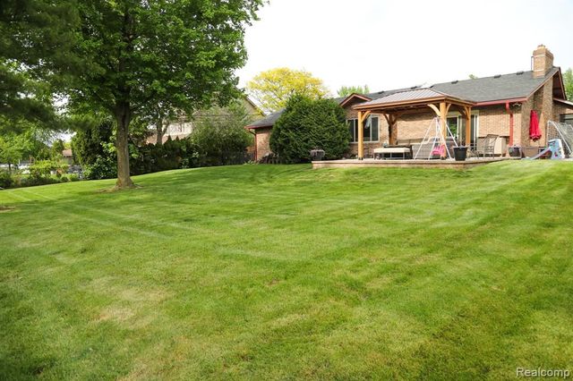37735 Santa Anna Street, Clinton Township, MI 48036