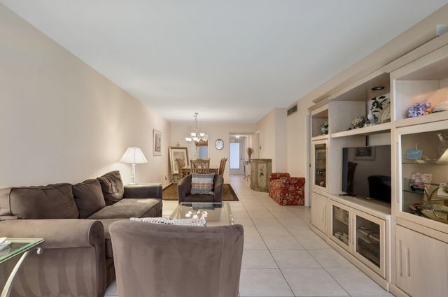 3401 Spanish Trail 151, Delray Beach, FL 33483