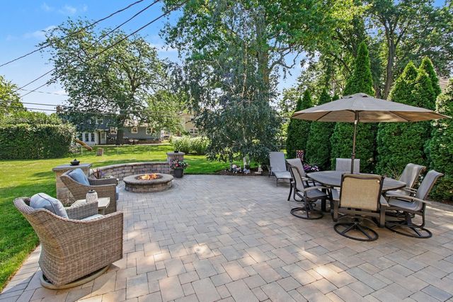 221 S Rammer Avenue, Arlington Heights, IL 60004