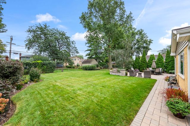 221 S Rammer Avenue, Arlington Heights, IL 60004