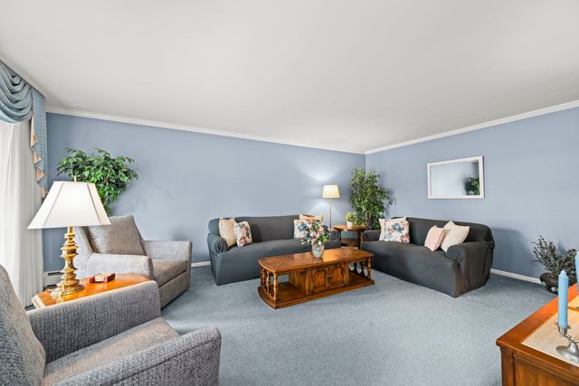 221 S Rammer Avenue, Arlington Heights, IL 60004