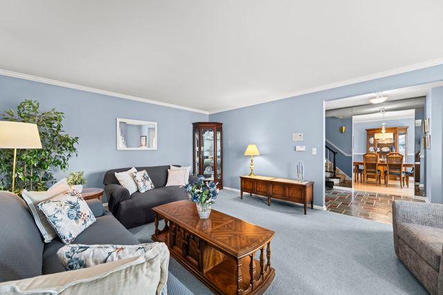 221 S Rammer Avenue, Arlington Heights, IL 60004