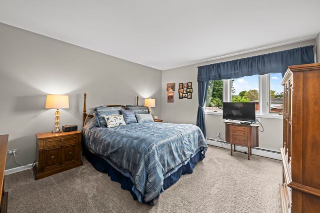 221 S Rammer Avenue, Arlington Heights, IL 60004