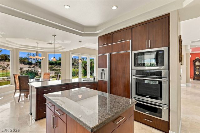 8633 Lakeridge Circle, Las Vegas, NV 89117