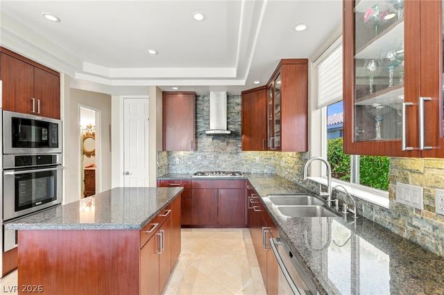 8633 Lakeridge Circle, Las Vegas, NV 89117