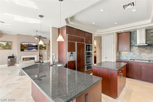 8633 Lakeridge Circle, Las Vegas, NV 89117