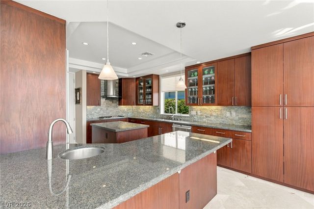8633 Lakeridge Circle, Las Vegas, NV 89117
