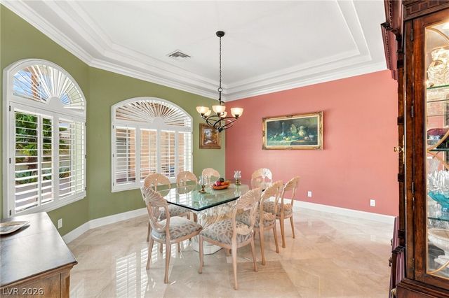 8633 Lakeridge Circle, Las Vegas, NV 89117
