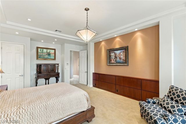 8633 Lakeridge Circle, Las Vegas, NV 89117
