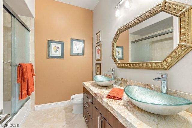 8633 Lakeridge Circle, Las Vegas, NV 89117