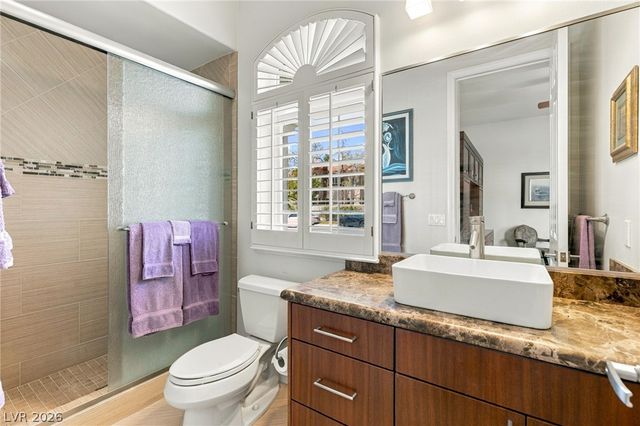 8633 Lakeridge Circle, Las Vegas, NV 89117
