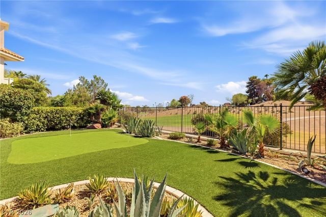 8633 Lakeridge Circle, Las Vegas, NV 89117