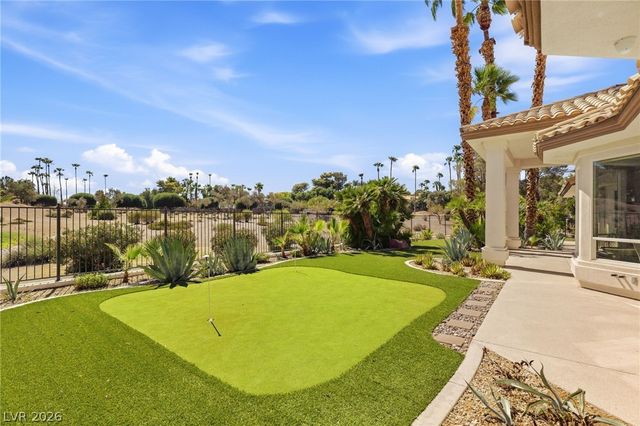 8633 Lakeridge Circle, Las Vegas, NV 89117