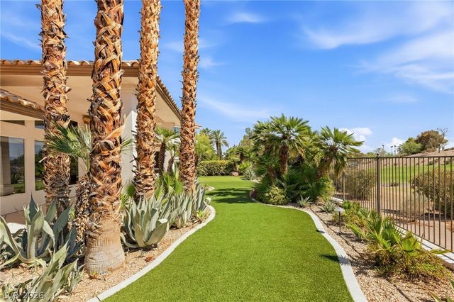 8633 Lakeridge Circle, Las Vegas, NV 89117