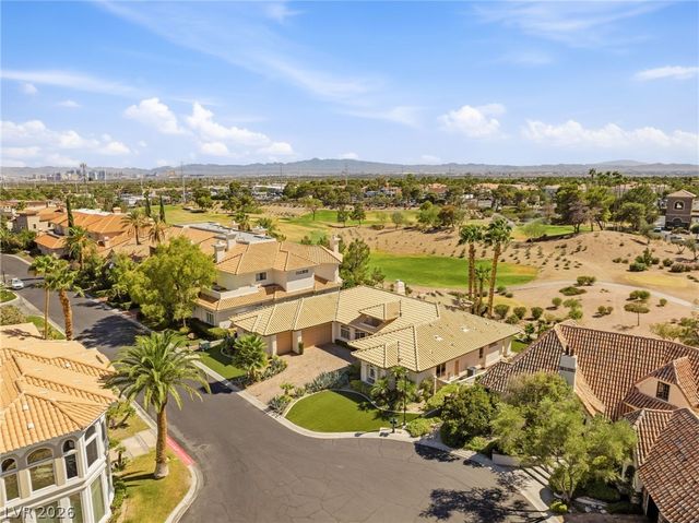 8633 Lakeridge Circle, Las Vegas, NV 89117