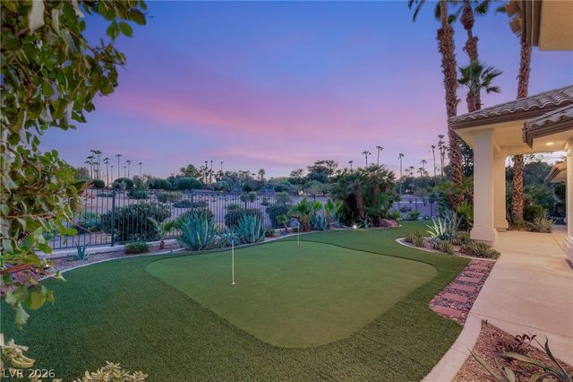 8633 Lakeridge Circle, Las Vegas, NV 89117