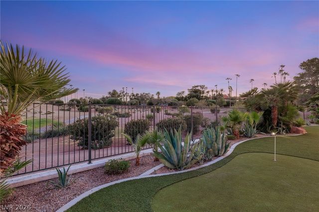 8633 Lakeridge Circle, Las Vegas, NV 89117