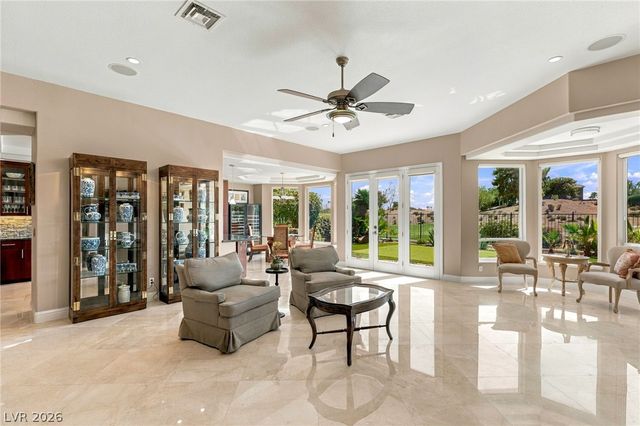 8633 Lakeridge Circle, Las Vegas, NV 89117
