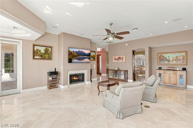 8633 Lakeridge Circle, Las Vegas, NV 89117