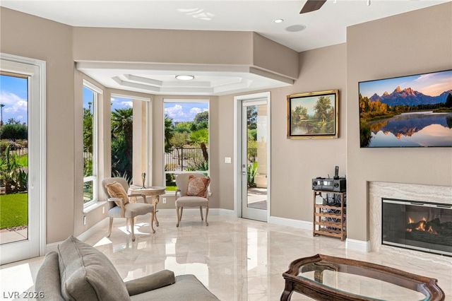8633 Lakeridge Circle, Las Vegas, NV 89117