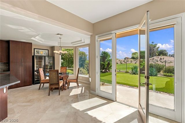 8633 Lakeridge Circle, Las Vegas, NV 89117