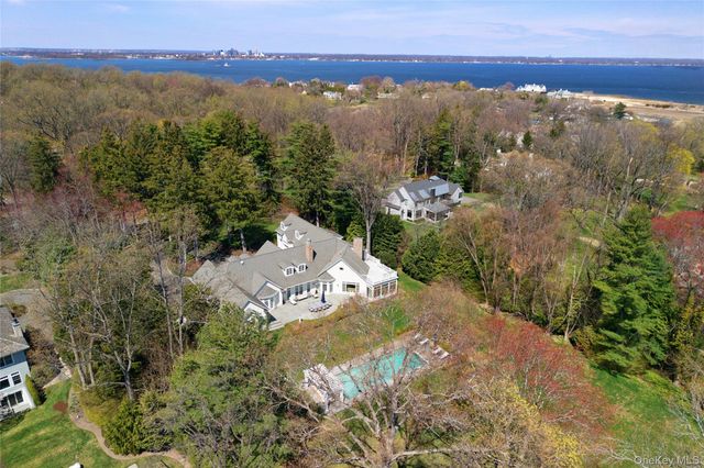 17 Hilldale Lane, Sands Point, NY 11050