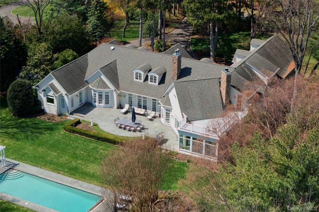 17 Hilldale Lane, Sands Point, NY 11050