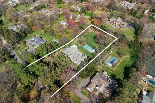 17 Hilldale Lane, Sands Point, NY 11050